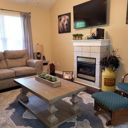Cozy Pigeon Forge Home W Hot Tub Near River Exterior foto
